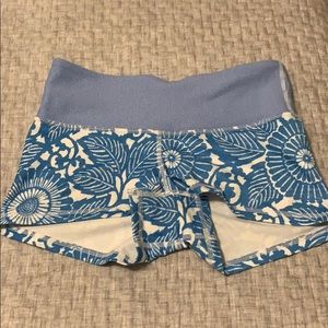 Lululemon Athletica yoga shorts size 4